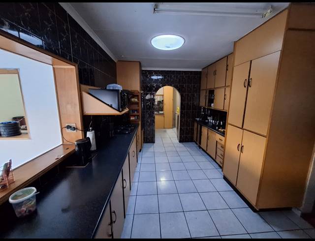 4 BEDROOM FREESTANDING FOR SALE IN VANDERBIJLPARK SE 2